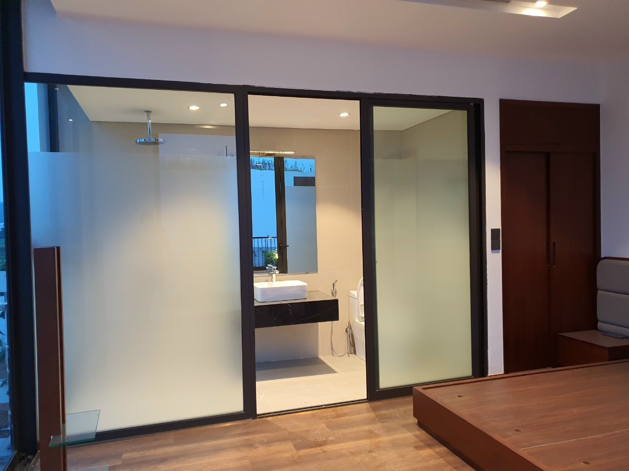 Chau rua dat ban C22328W-ENG